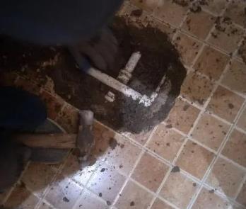 五峰卫生间漏水维修公司为您分享下卫生间渗水如何处理及注意事项